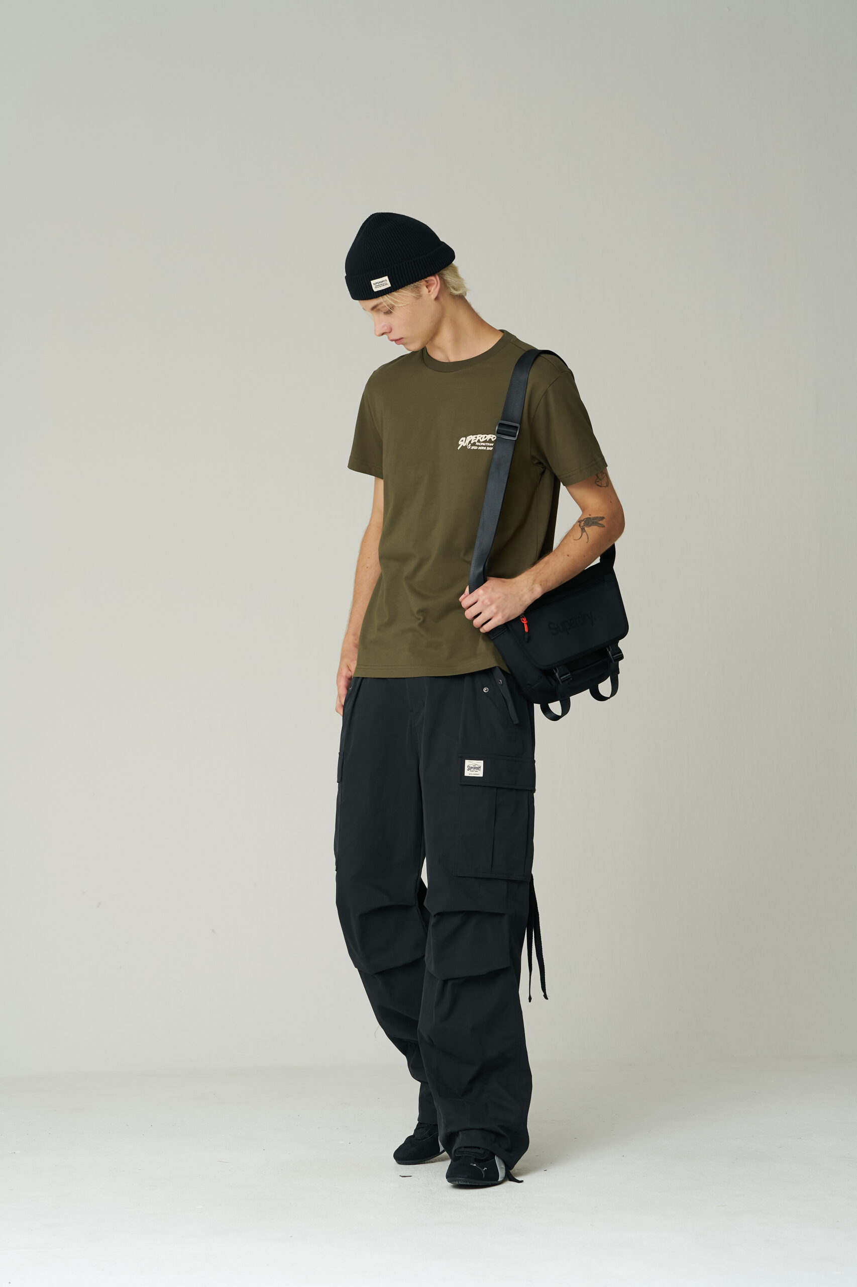 ESSENTIAL MESSENGER BAG BLACK SDUABDO01 KBLK 2